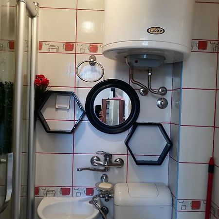 Small Low Cost Studio Belgrado Esterno foto