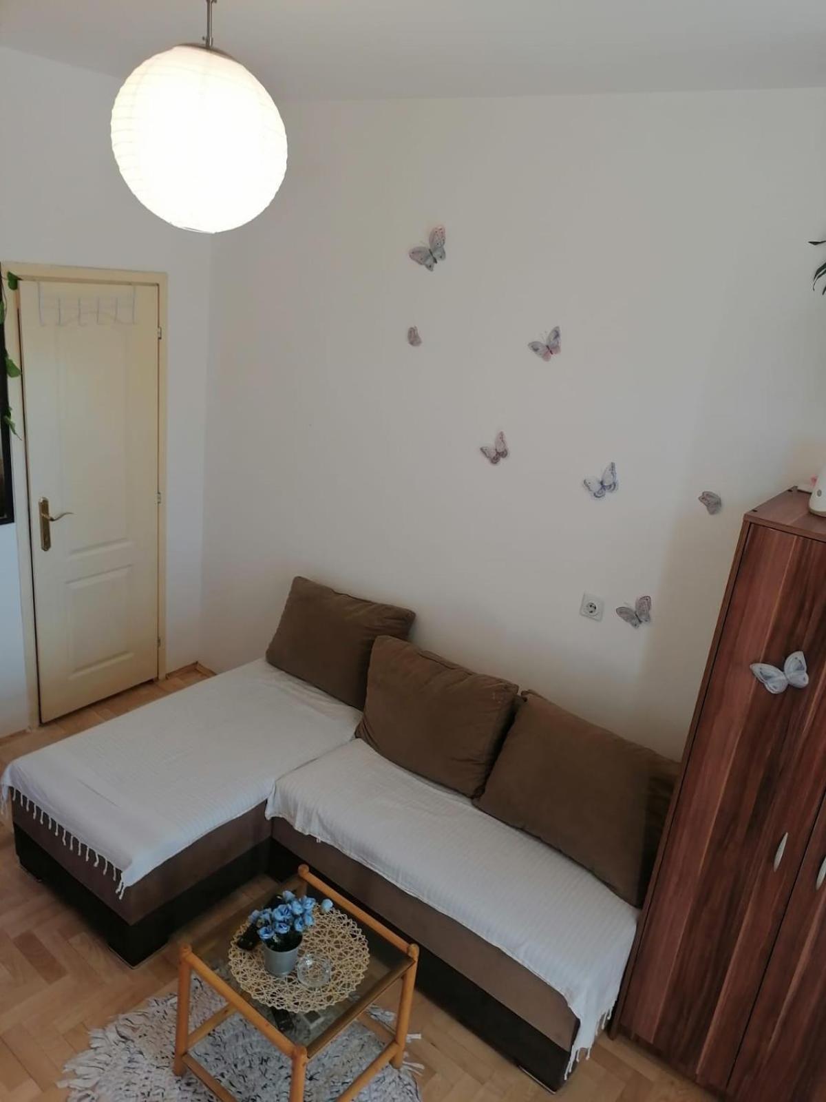 Small Low Cost Studio Belgrado Esterno foto