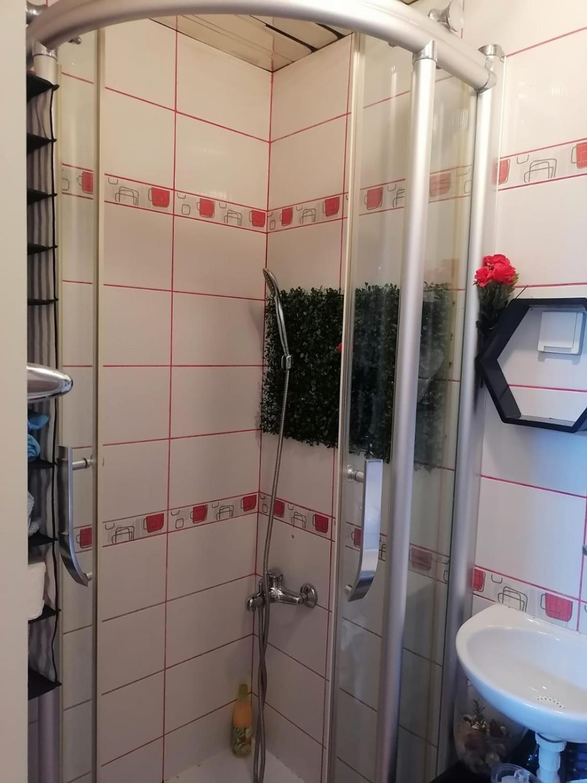Small Low Cost Studio Belgrado Esterno foto