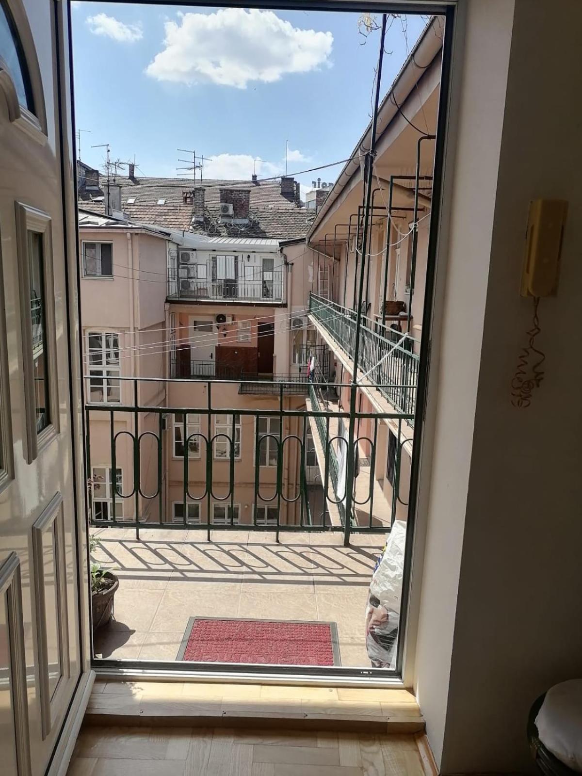 Small Low Cost Studio Belgrado Esterno foto